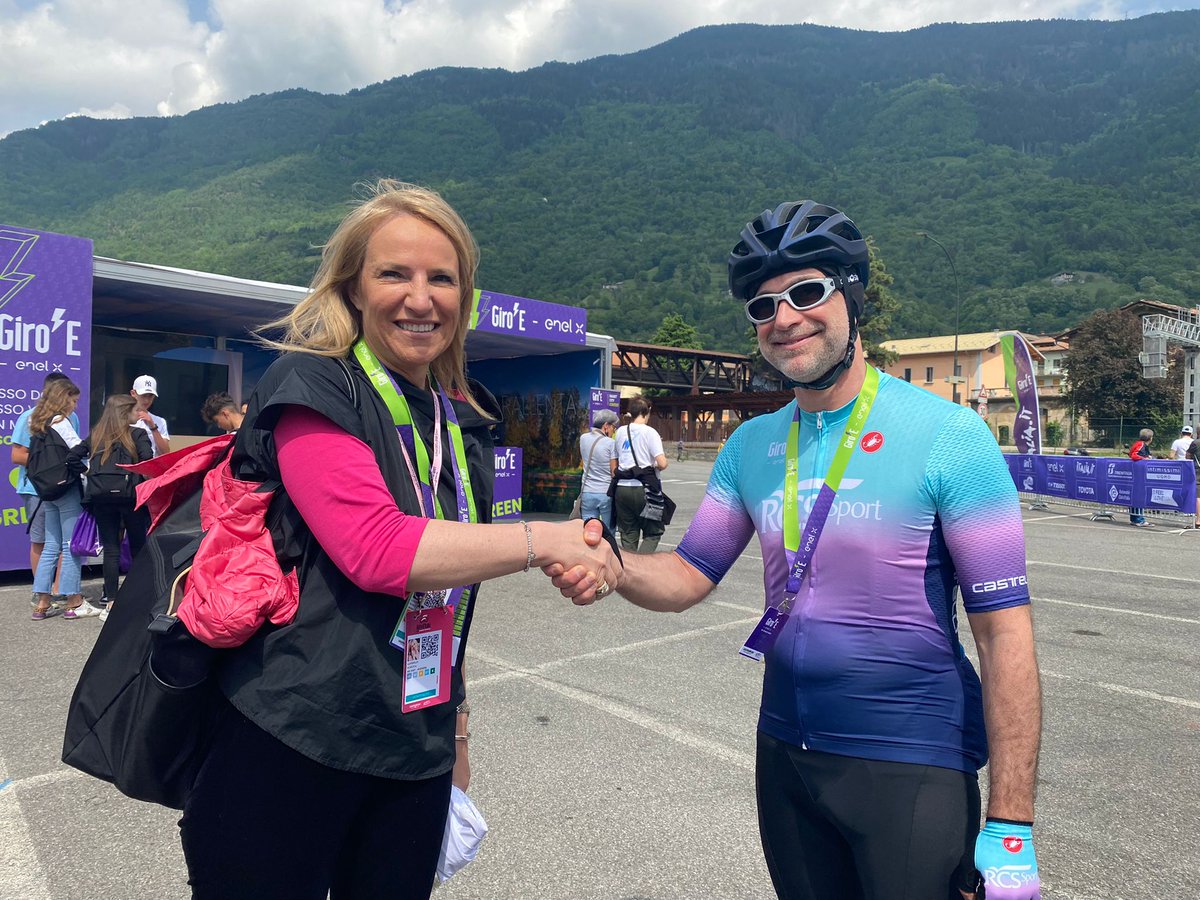 ENIT_italia's tweet photo. L'amministratore delegato ENIT @robi_garibaldi a Edolo per incontrare Francesco Carione, Direttore Generale RCS Sport, e il #TeamENIT per la partenza del #GiroE. Il cicloturismo come mezzo di valorizzazione sostenibile dei territori. https://t.co/9ySqrkfE8v
