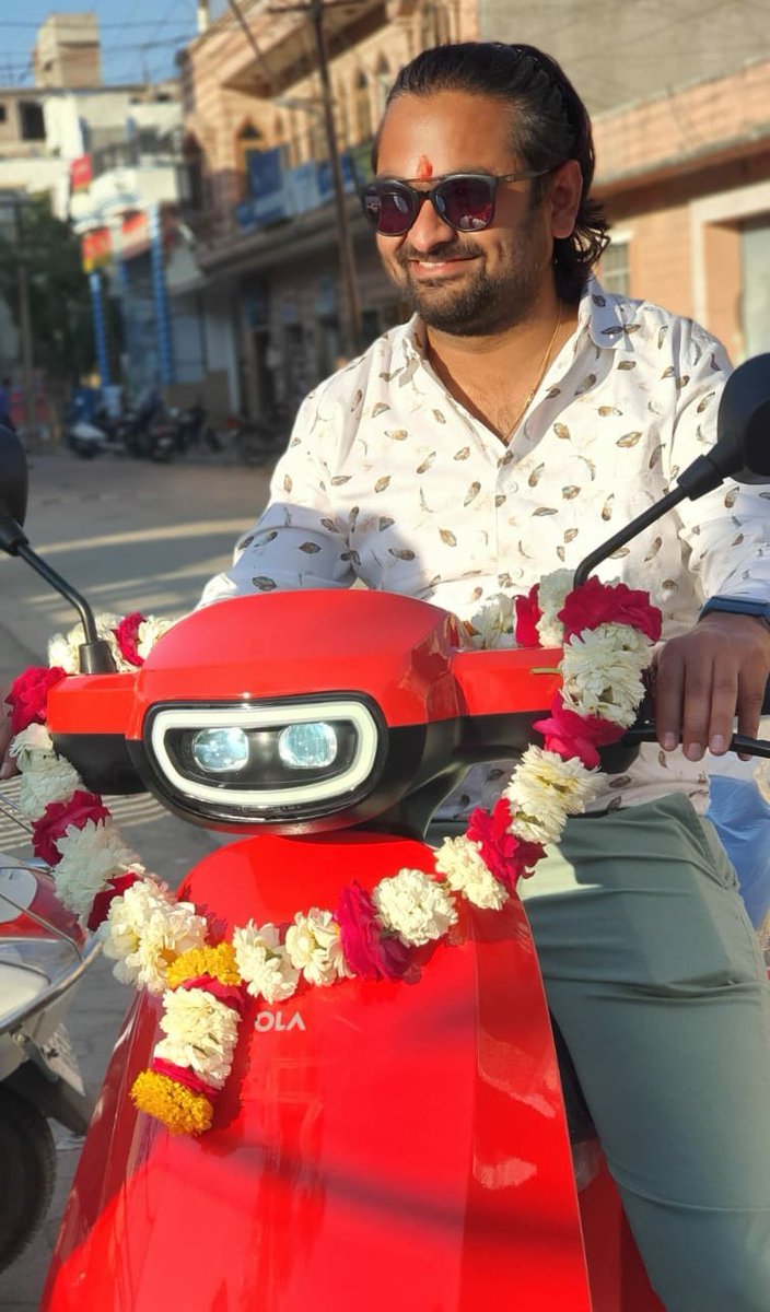 AnkitRathod's tweet photo. @OlaElectric Red Hot !!
#Falna
#Rajasthan
🎵🛵

#EndICEage @OlaElectric @bhash https://t.co/7d0WpW3kjo