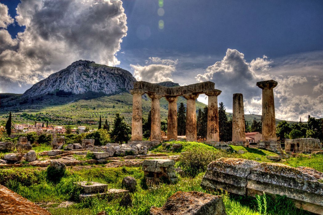 Arteymas_'s tweet image. El templo de Apolo, la antigua Corinto, Peloponeso, Grecia.