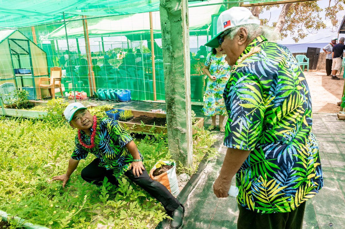 TW_Marshalls's tweet photo. Great joint efforts between 🇹🇼🇲🇭!
The AMEN AKKĀ Eo Farm on #Ebeye, #Kwajalein. https://t.co/39d2lBT3tY