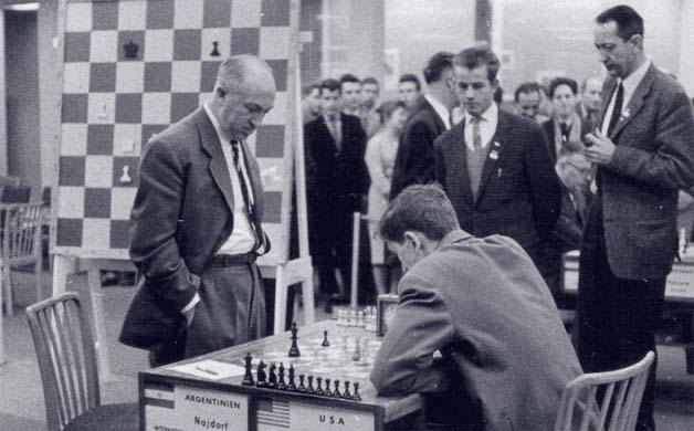 adrianaluzzia's tweet photo. "El ajedrez es un espejo del alma. Observa cómo un hombre juega y comprenderás su esencia."
♟️Miguel Najdorf https://t.co/HmcS2xnE7Q