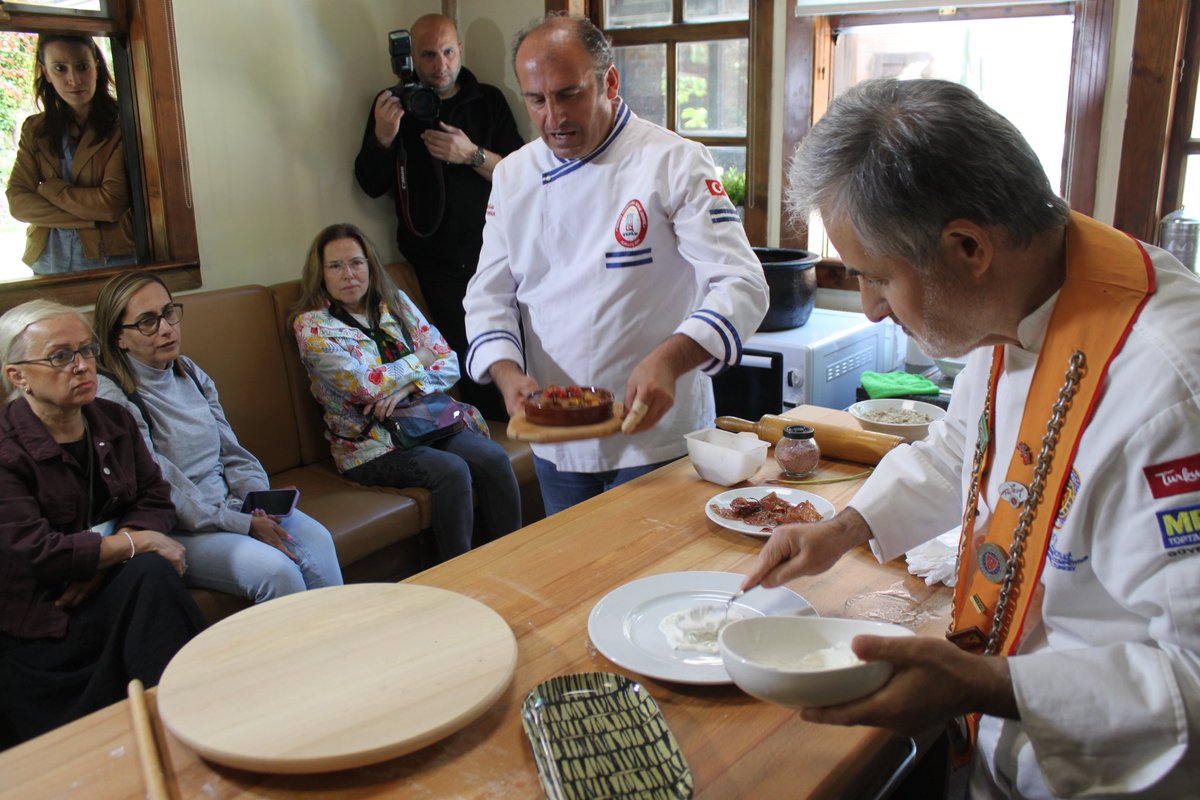 TC_KUZKA's tweet photo. #Kastamonu gastronomi unsurlarını seyahat acentelerine tanıtmak amacıyla @tursaborgtr ve #KUZKA işbirliğinde düzenlenen "Kastamonu Gastronomi Tanıştırma Turu" ünlü şeflerin yöresel yemek şovları ile başladı.
#inebolugüveci #banduma
@TCSanayi @KalkinmaAjansGM https://t.co/6k6Uq496AK