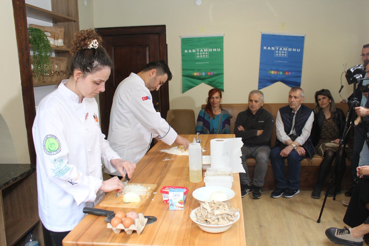 TC_KUZKA's tweet photo. #Kastamonu gastronomi unsurlarını seyahat acentelerine tanıtmak amacıyla @tursaborgtr ve #KUZKA işbirliğinde düzenlenen "Kastamonu Gastronomi Tanıştırma Turu" ünlü şeflerin yöresel yemek şovları ile başladı.
#inebolugüveci #banduma
@TCSanayi @KalkinmaAjansGM https://t.co/6k6Uq496AK
