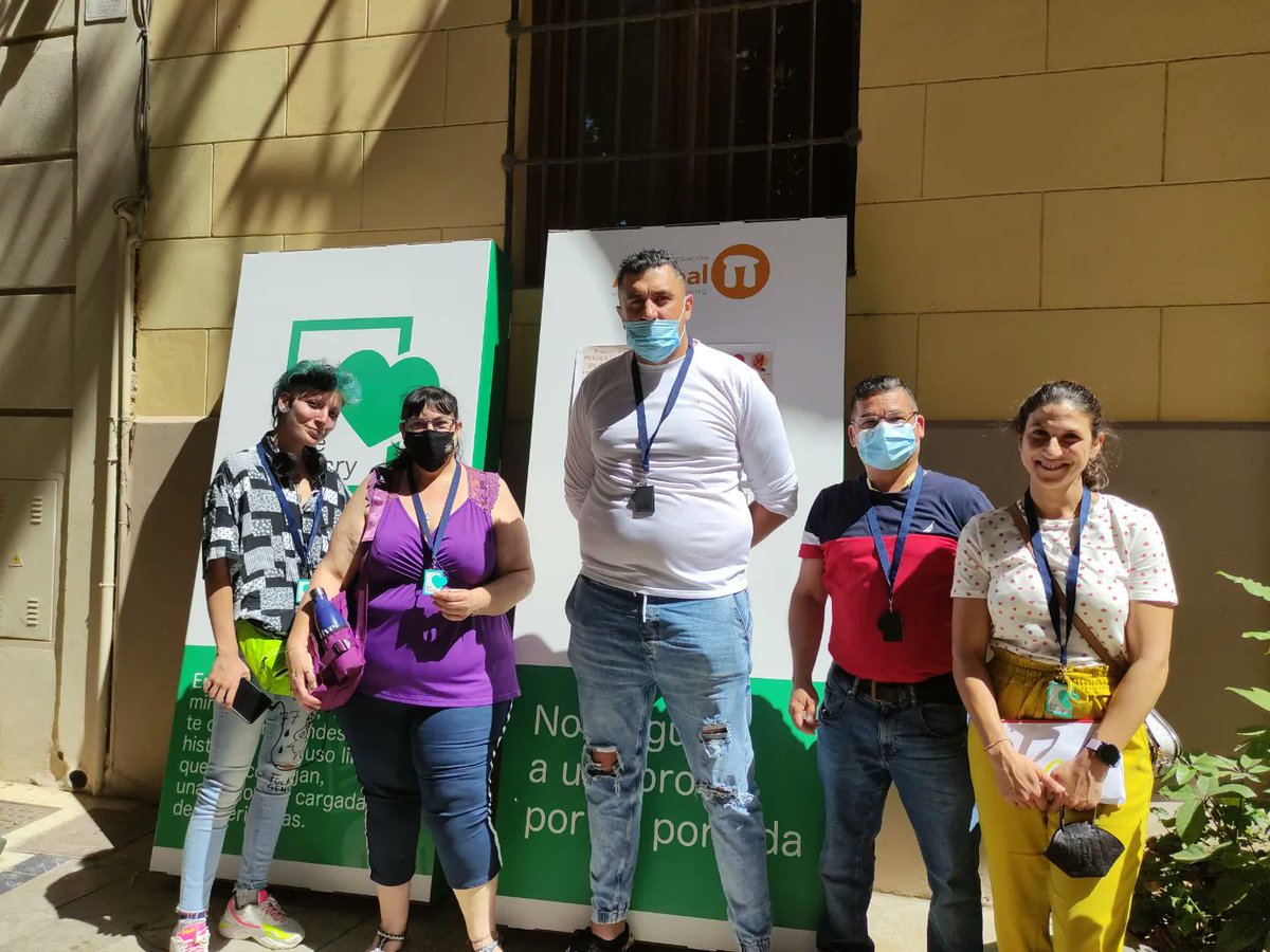 ArrabalAID's tweet image. #LiveLibrary desde el centro #InnosocialMálagaODS @ArrabalAID con estudiantes de #integraciónsocial del #IESBENGABIROL. Libros humanos pertenecientes a diferentes colectivos vulnerables, comparten experiencias y conocimientos con jóvenes en charlas en pequeños grupos.