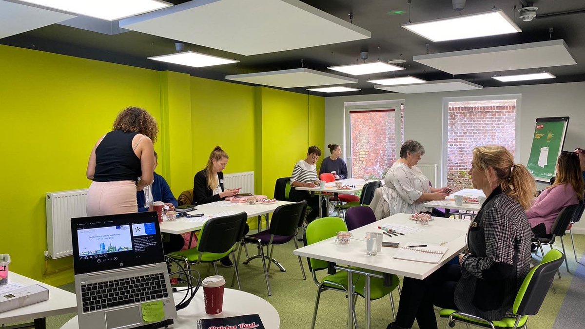 salisburyoffice's tweet photo. The Swindon &amp; Wiltshire Growth Hub are in The Paddock presenting a Content Marketing Workshop today.

Looking for a #meetingspace in Salisbury? Explore our space - https://t.co/aScypxJDBd

#salisburyofficespace #salisburymeetingspace #thegrowthhub #wiltshirebusiness https://t.co/3oquBFGMdi