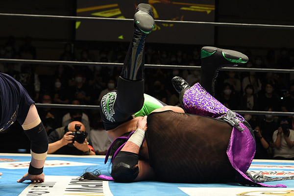 新日本プロレスリング株式会社 5 24後楽園大会 第6試合 Super Jr Bブロック公式戦 Doukiが一瞬の隙をついた丸め込みで 開幕3連勝のファンタズモから勝利を奪取 試合の詳細は新日本プロレス スマホサイトで速報中 T Co Ggjt0uxmic