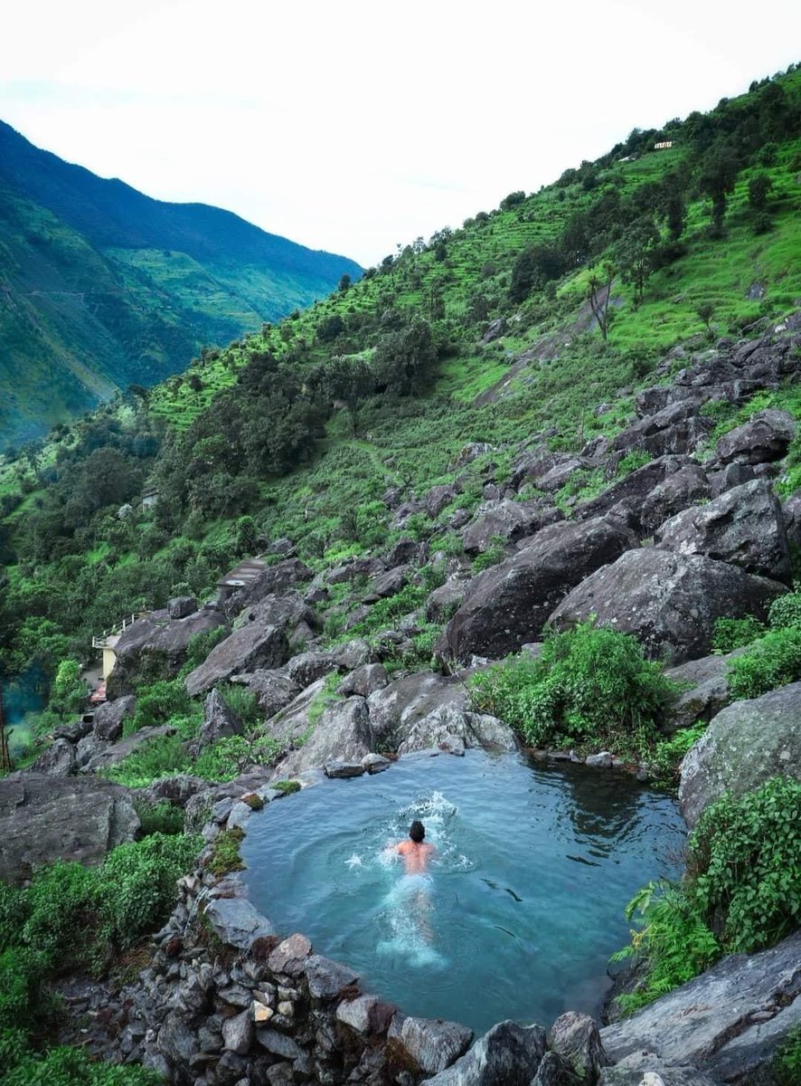 ColoursOfBharat's tweet image. A crystal clear natural swimming pool in Dharchula, Uttarakhand