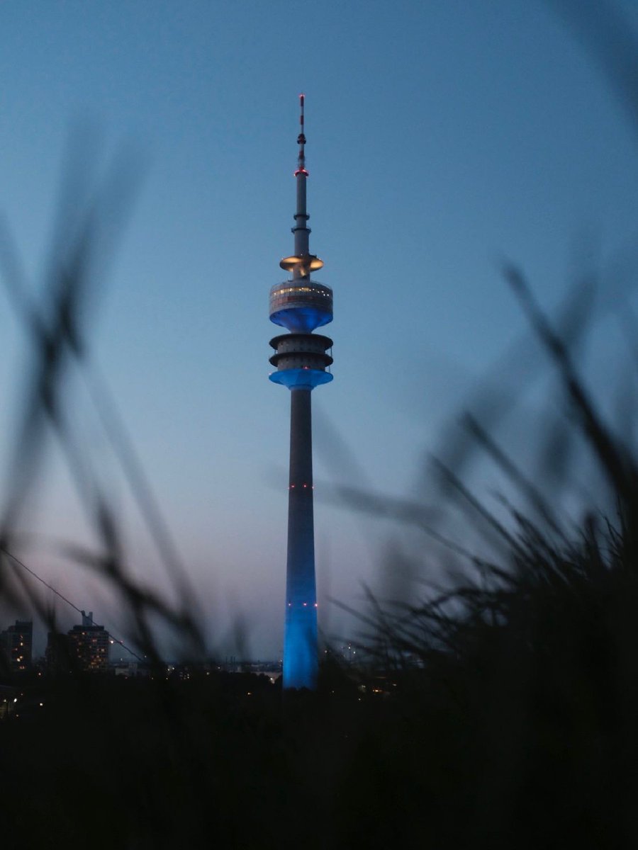 OLYMPIAPARK's tweet photo. ‼️ Fototipp - Olympiaturm-Beleuchtung am 26.05.2022 ‼️
Hier kommt ein #Fototipp. Anlässlich unseres 50. Jubiläums erleuchten wir den #Olympiaturm wieder am 26.05.2022.
Auf den Tag genau vor 50 Jahren wurde das #Olympiastadion eröffnet.
#olympiapark50
#50JahreOlympiapark https://t.co/VKNUGvoUnt
