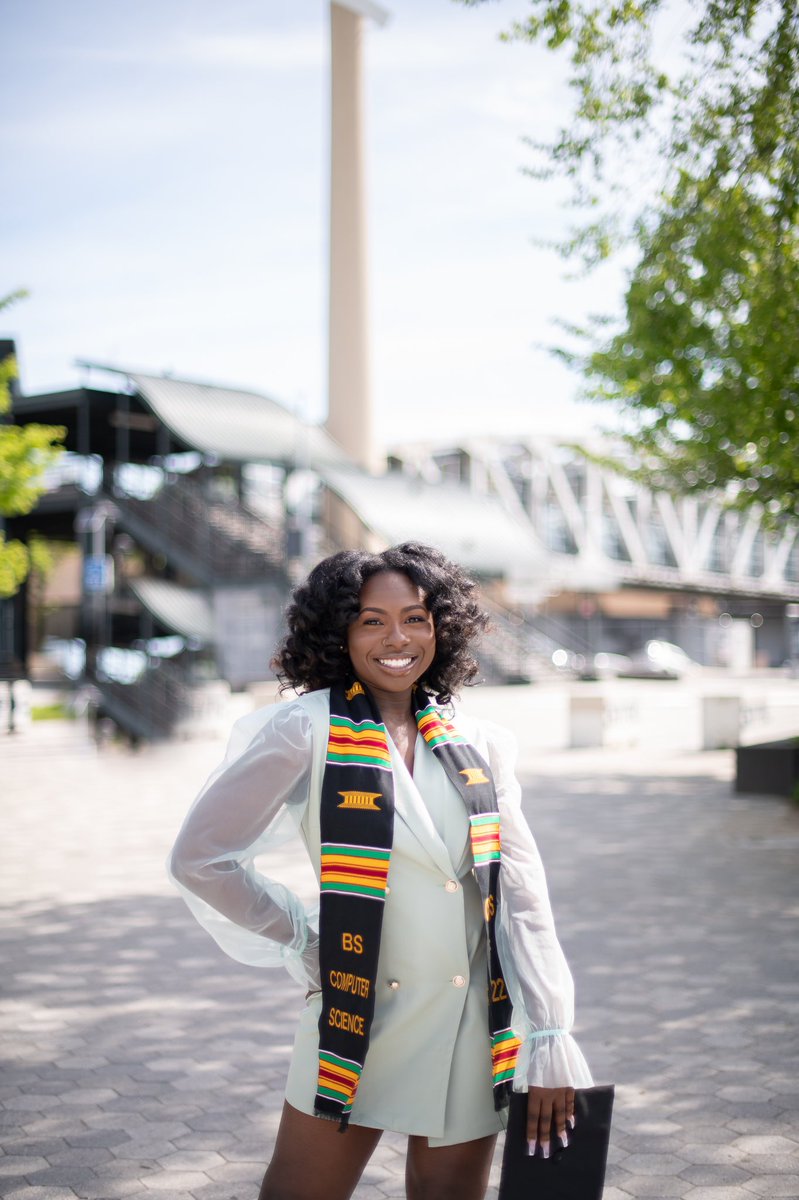 Froola__'s tweet photo. Gorgeous gorgeous girls secures C.S Degrees 👩🏾‍🎓🥂✅ #Classof2022 https://t.co/QpZOwvgvE4