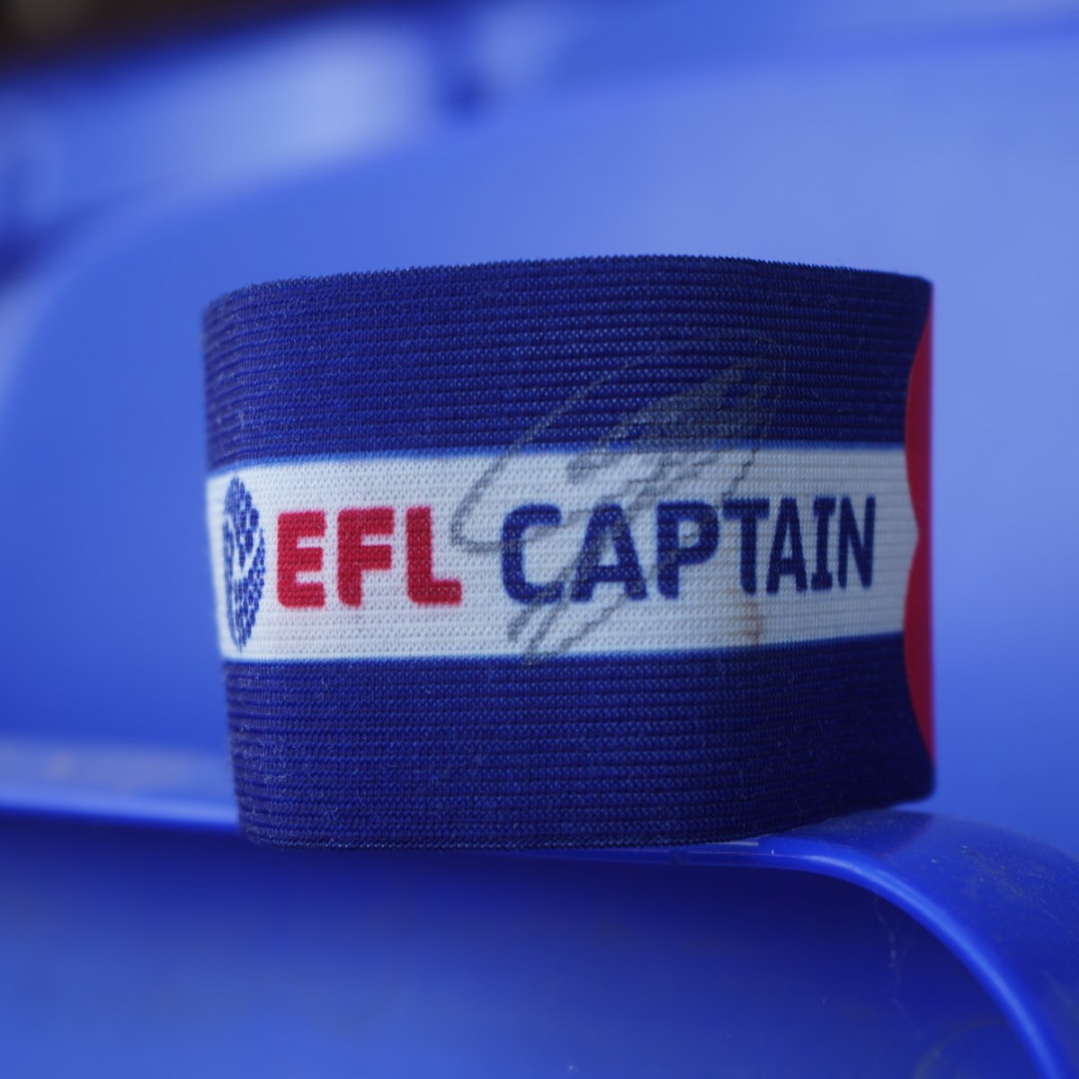 IpswichTown's tweet image. 🤞 As a way of saying thanks for reaching 200k followers, we're giving away Sam Morsy's captain's armband from the Oxford game in November.

For a chance to win, simply RT this tweet.

The winner will be announced midday tomorrow. 

#itfc