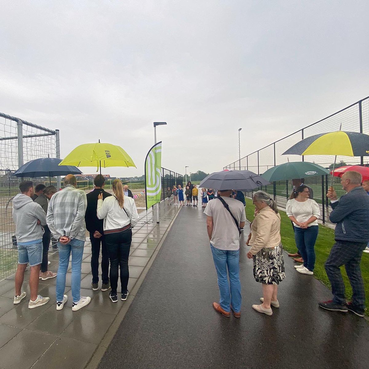 Sports2playBV's tweet photo. Weer of geen weer, de opening in #Meerkerk (@5heerenlanden) was een groot succes. 👏 Wij wensen iedereen veel sportplezier.

Dank aan alle betrokkenen en o.a. de volgende sponsoren: @kfhein, @unive, @Menzis, @PostcodeLoterij, #Rivierenlandfonds, @Rabobank! #SamenSterk #Outdoor https://t.co/JrfD2eTvh2