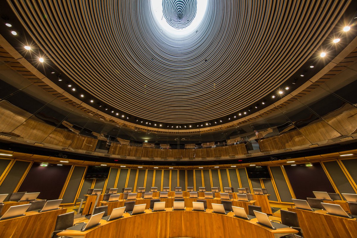 Siambr y Senedd tweet media