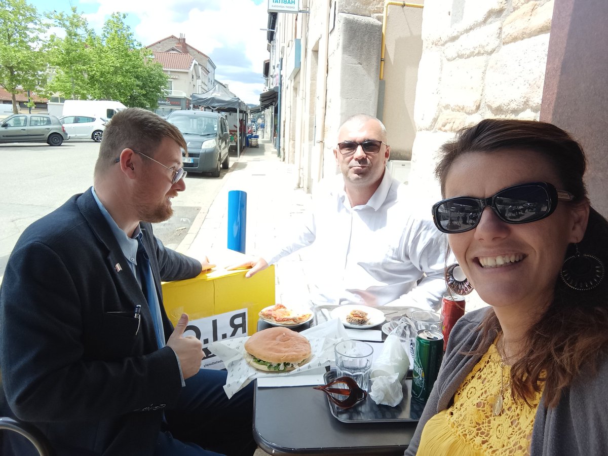 IsabelleSurply's tweet photo. #RicAmbulant : Super journée entre #Sorbiers et #LaTalaudiere !
Nous avons amélioré notre visibilité.
L'urne se remplit et les rencontres sont de plus en plus bienveillantes et enrichissantes.
Nous avons visé juste, vous avez vraiment envie de reprendre la parole ! https://t.co/QtXBnIGlyr