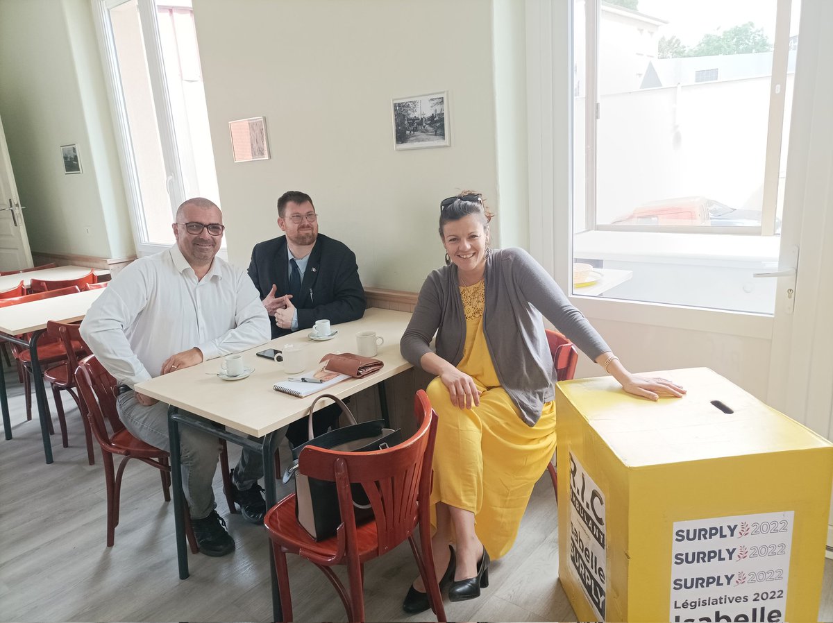 IsabelleSurply's tweet photo. #RicAmbulant : Super journée entre #Sorbiers et #LaTalaudiere !
Nous avons amélioré notre visibilité.
L'urne se remplit et les rencontres sont de plus en plus bienveillantes et enrichissantes.
Nous avons visé juste, vous avez vraiment envie de reprendre la parole ! https://t.co/QtXBnIGlyr