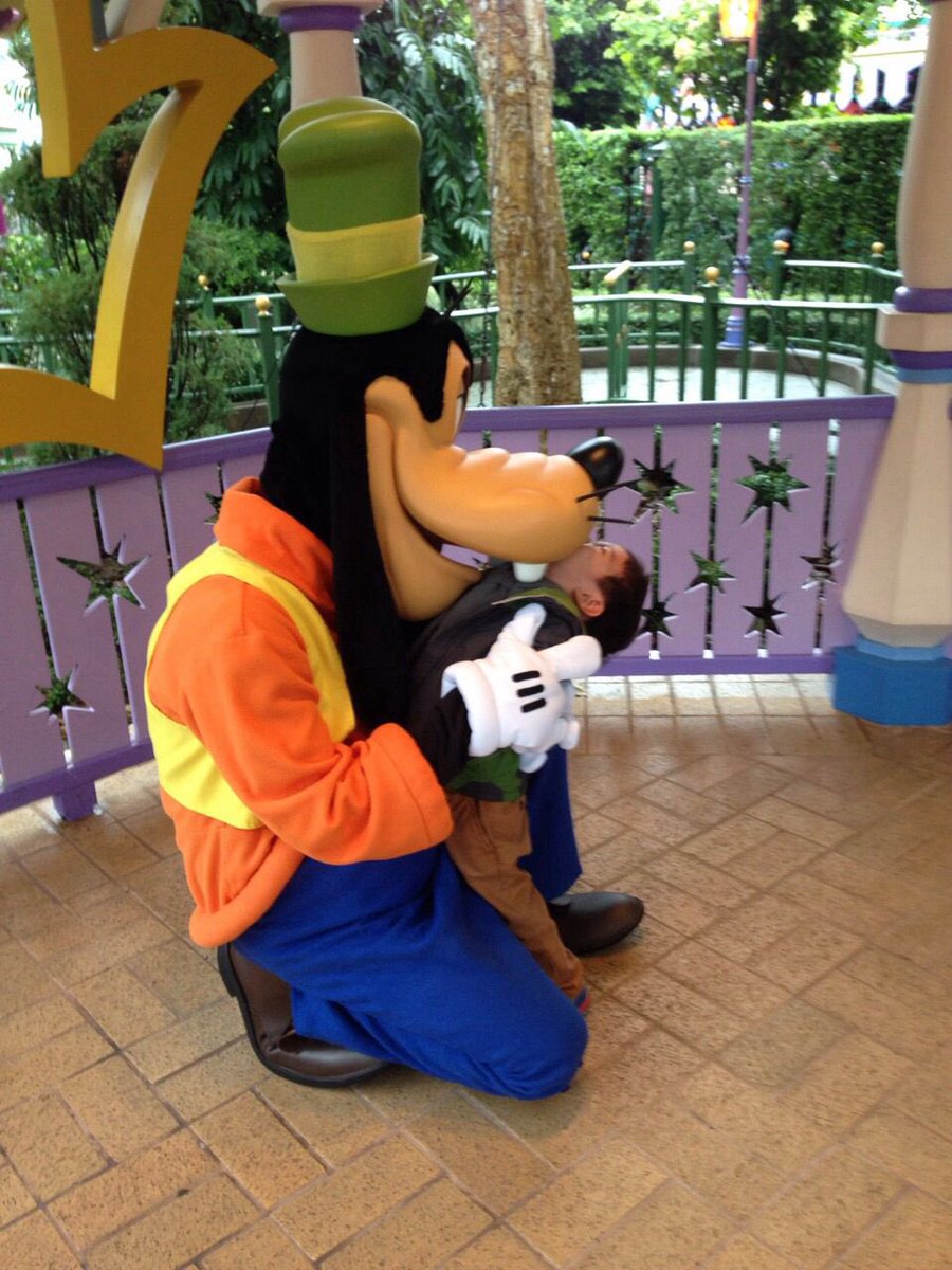 simon_update's tweet photo. This is the last known image of simon alive as he was eaten by goofy at disneyworld last night everyone please pay your respects under this tweet 🙏 https://t.co/sbH7Dtasmn