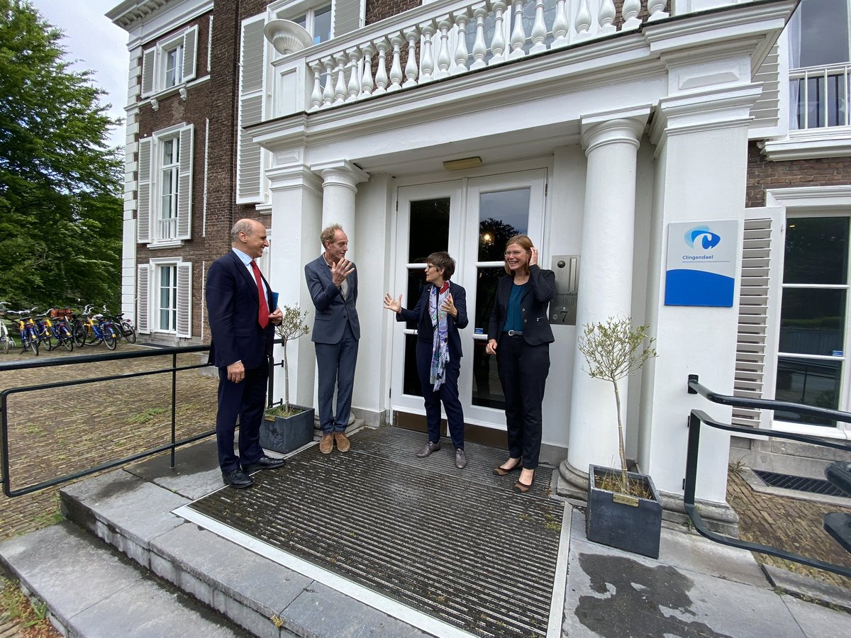 GermanyinNL's tweet photo. Beim heutigen Besuch von Staatsministerin @AnnaLuehrmann in #DenHaag ging es zunächst zu @Clingendaelorg , um mit Experten über europäische Fragen zu diskutieren.
@LouiseVanSchaik @remkorteweg https://t.co/LHaEmyxXgP