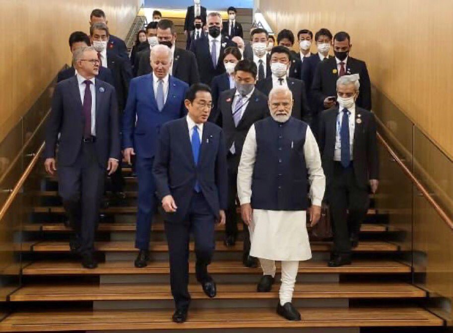 vivekvpandit's tweet photo. #OurPM #VishvaGuruNaMo Hon @narendramodi ji with fellow #QuadLeaders PM @AlboMP President @POTUS @JoeBiden
&amp; PM @kishida230 &amp; other delegates!

एकही तो दिल है #मोदीजी ..
कितनी बार जितोगे ??
#VandeMataram https://t.co/JMqaqlqHN8