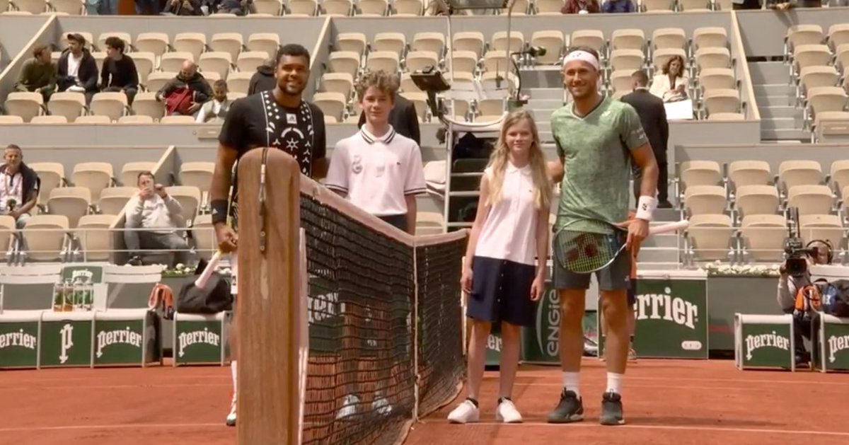 WeAreTennisFR's tweet photo. Dernier Roland 😥

@tsonga7 https://t.co/XHN348JZWq