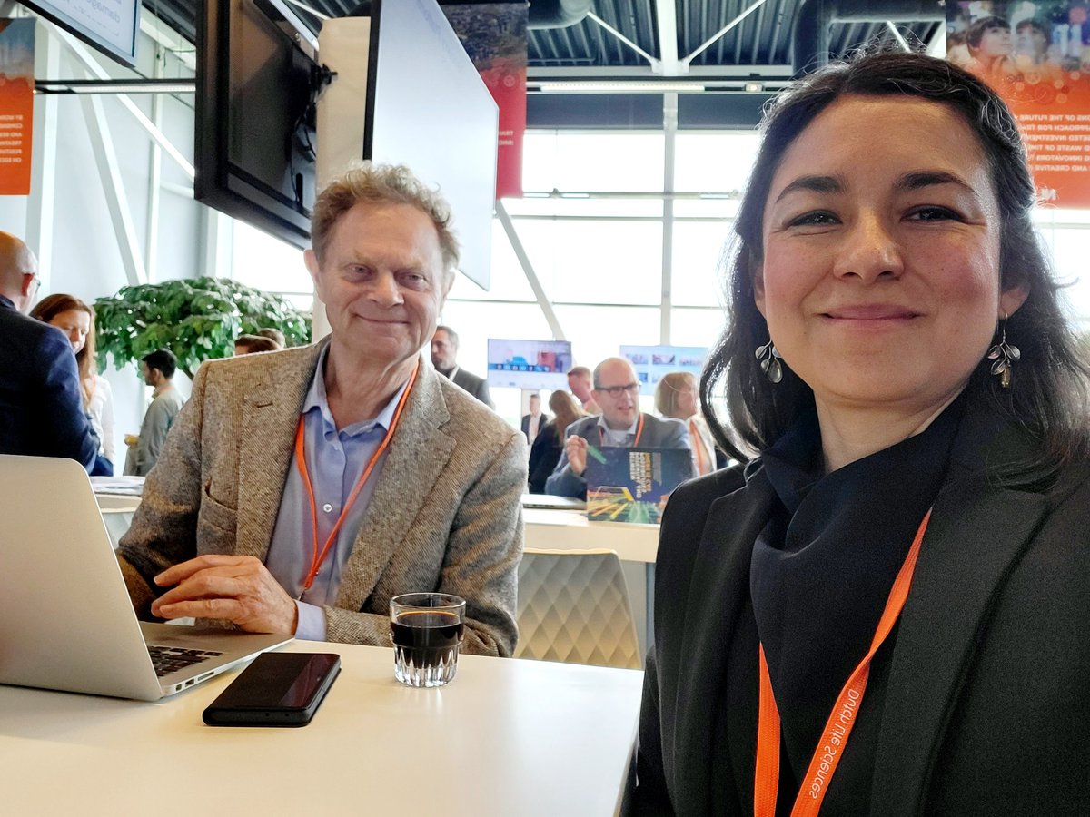 ange_cibrian's tweet photo. @dutchlifescienc conference listening to the latest in the #NagoyaProtocol for #EU - we need to re-define "#genetic #resources" and work on #DigitalSequenceInformation - who owns genomes? https://t.co/3Pren0ZS9t