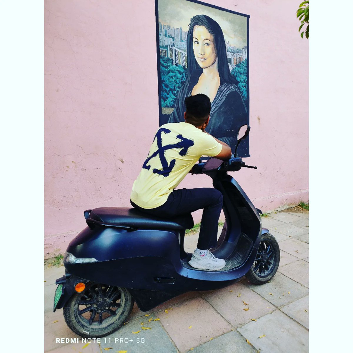 Agmjain2's tweet image. Trying to impress🙏 her with my Ola S1  😂😂🤣🤣? Hojayegi kya?🤔🫣 @ODOC_official @bhash @akhandelwal @OlaElectric #EndICEage  #GoGreen #GoElectric