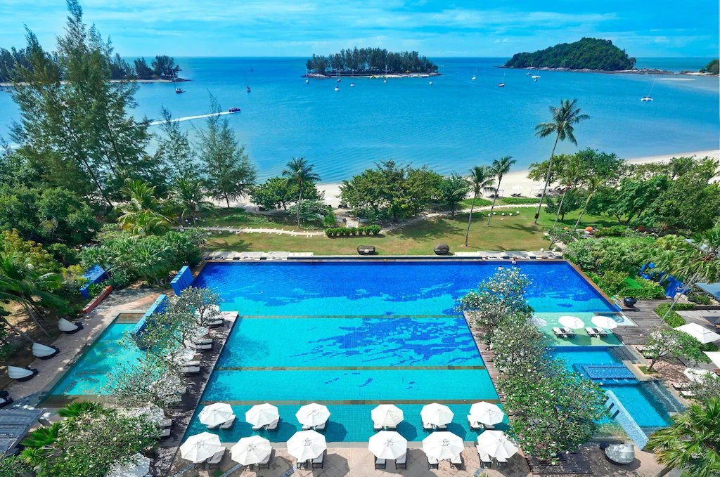 ngidamMY's tweet photo. Best Beach Resorts in Malaysia for the Ultimate Romantic Getaway ❤️

Thread 🏖️ https://t.co/1mWJib58I9