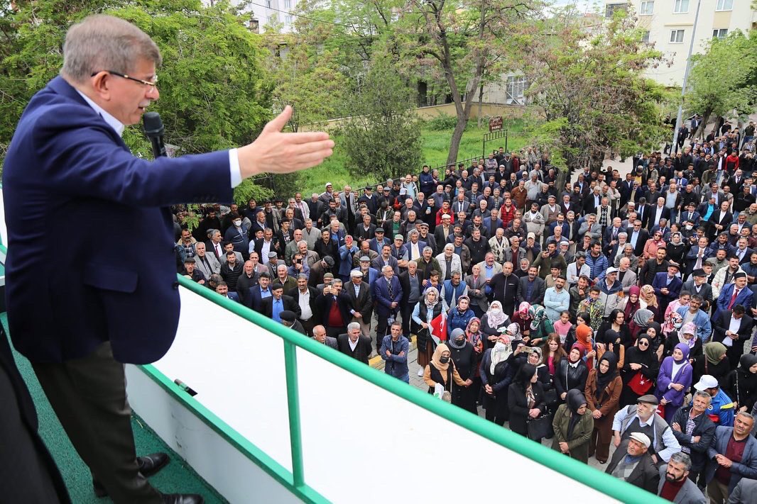 KurdiGelecek's tweet photo. Silav Kagizman.

Em ji bo kongreya xwe hatibûn Kağizmane. Lê em berîya hemwelatiyên xwe kiribû. 

Zor spas ji bo xwişk û birayên me yên Kagizmane re ku me bi coş pêşwazî kirin. https://t.co/ZdLSz2edCV