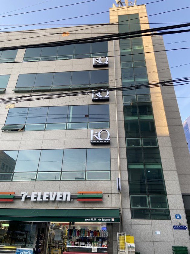 FThVwxxWAAIdUwF?format=jpg&name=900x900