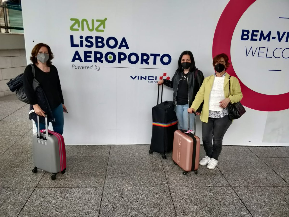 EOITorrelavega's tweet photo. Con gran ilusión comenzamos nuestra andadura por tierras lusitanas en el Colégio Vasco da Gama para coger ideas para redefinir nuestros espacios en un futuro. Gracias por esta oportunidad.
#eoistas #Torrelavega #aleman #frances #ingles #innovacioneducativa #espacios #VascoDaGama https://t.co/mkTYQoX8o9