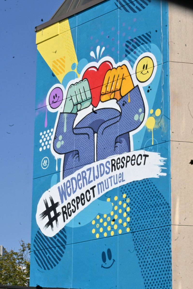 Morgen zetten we een nieuwe stap in onze #WederzijdsRespect campagne wanneer tientallen burgers en veiligheidsprofessionals met elkaar in debat gaan in het Atomium. Want enkel door elkaar te leren kennen, kunnen we elkaar respecteren. Volg de conferentie morgen live op twitter!