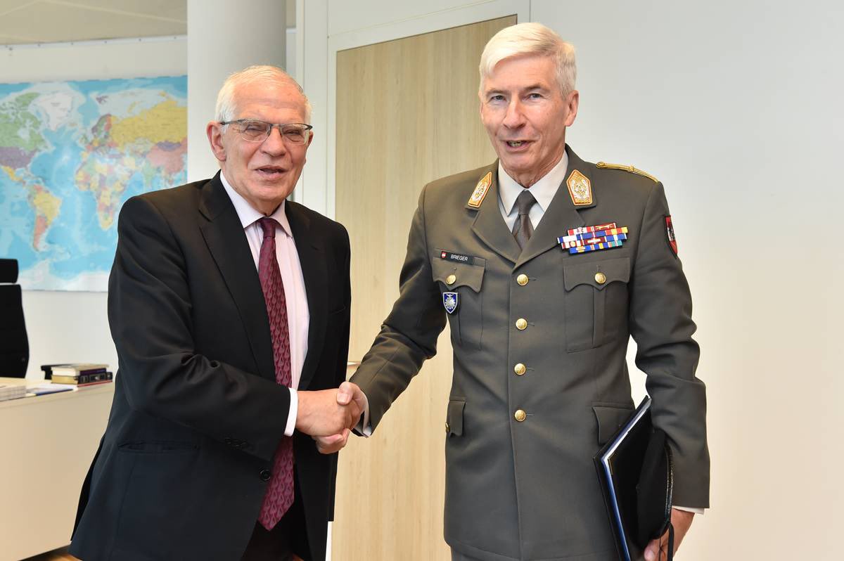 Truly honoured to meet HRVP @JosepBorrellF first time in my new position as CEUMC. Constructive meeting sharing thoughts on how to best implement #StrategicCompass and the importance for #EU to take decisions faster to properly tackle emerging crises & growing security threats.