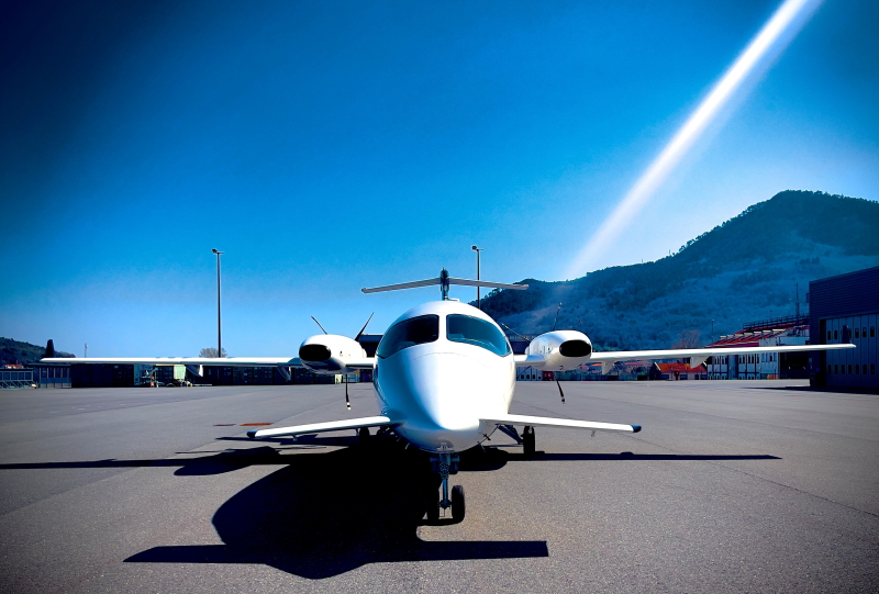 PiaggioA's tweet photo. Italian MoD formalises order with Piaggio Aerospace for the purchase of six new Avanti EVOs 
https://t.co/qM3CY5NtP4

@ebace  #businessaviation #piaggioaerospace #avantievo #p180avanti #MinistryofDefence #armedforce #italianairforce #navy #army #carabinieri https://t.co/11E4TAgu5o