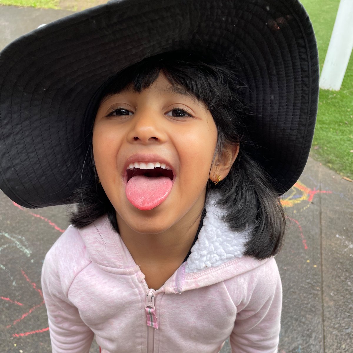 Luci_May11's tweet photo. No rainy day play is complete without a catching raindrops challenge! 🌧👅 #teampreschool #catchingraindrops https://t.co/Cq5EBnqc8K