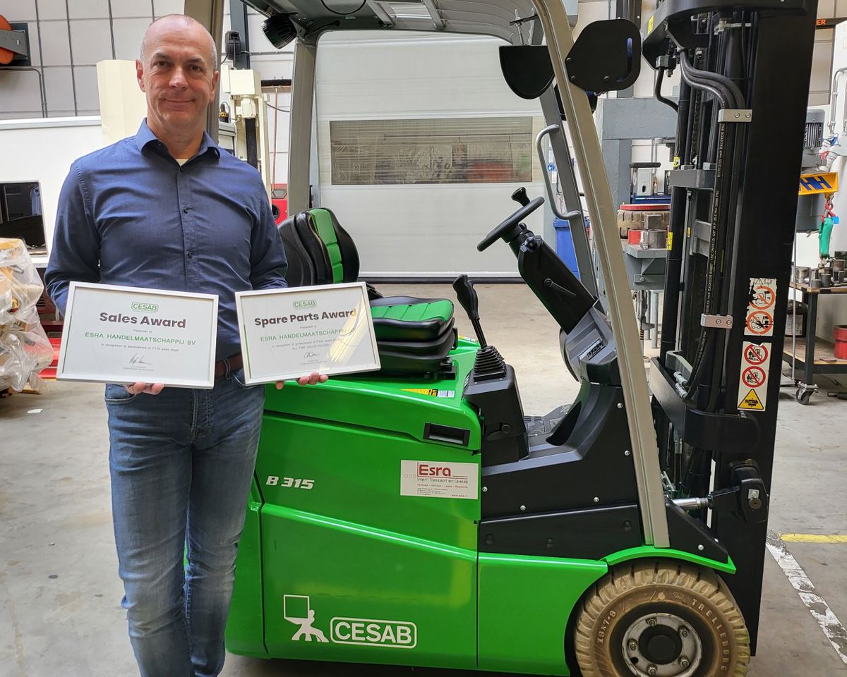 esra_bv's tweet photo. Het succes gaat verder!💪

Na 2 jaar konden we eindelijk weer met alle collega’s van #Cesab bij elkaar komen tijdens de European #Kickoff meeting in #Brussel.

Rene Heupink nam namens #EsraBV vol trots de Sales award en Spare Parts award in ontvangst!🏆

#CesabFamily #WeKeepGoing https://t.co/jUAvdyYBLR