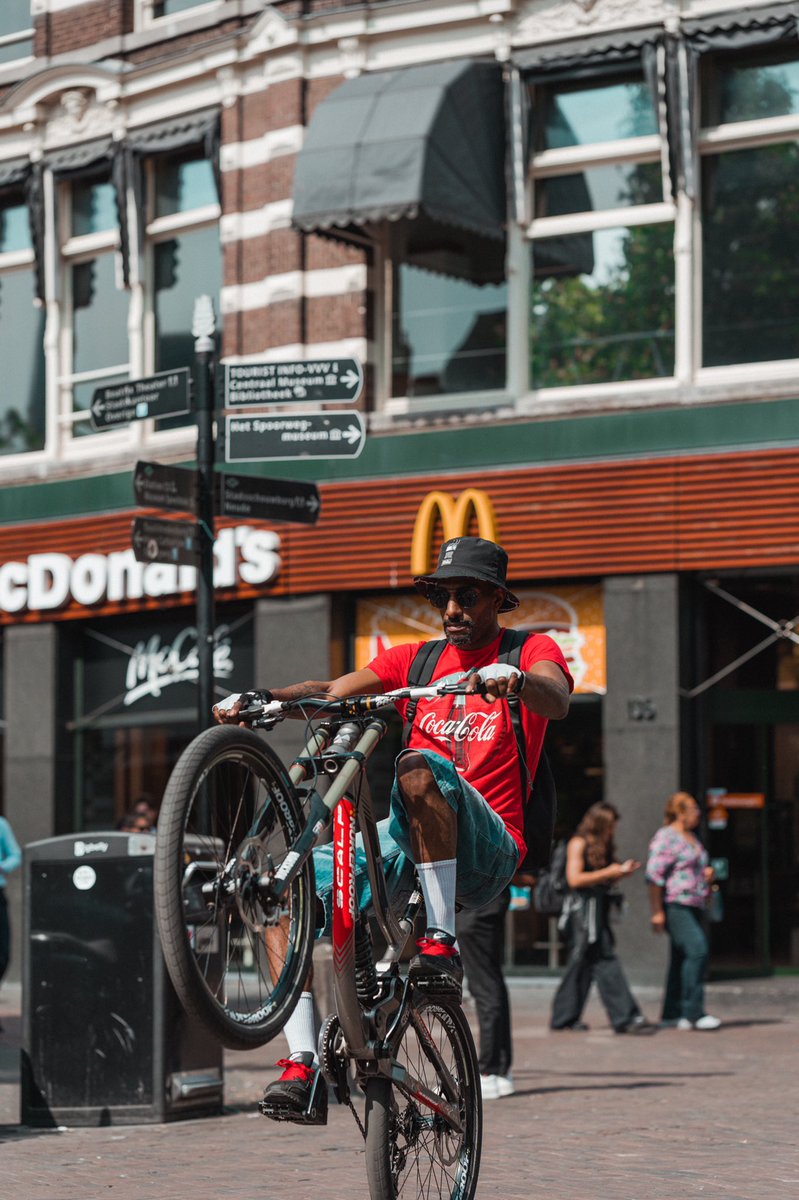 shotsbycedric's tweet photo. Shots a lot of street photography last week so here are some of my favourites!

 #sonyphotography #sonyalpha #photooftheday #sony #photography #iii #photooftheday #nature #sonyimages #naturephotography #ig #cityscapes #portrait #photographer #streetphotography #sonya7iv https://t.co/AqEwgluhwc