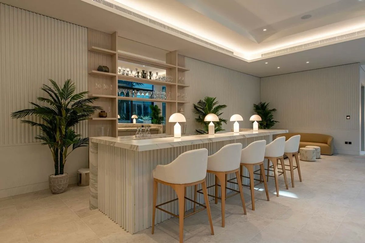 PropertyExperts's tweet photo. This illustrious nine bedroom and ten bathroom mansion, comes fully furnished to the highest degree of detail, comfort, luxury and opulence, situated a few minutes away from the world famous Palm Jumeirah, further to the properties fantastic locality. https://t.co/jhhZDPPimo