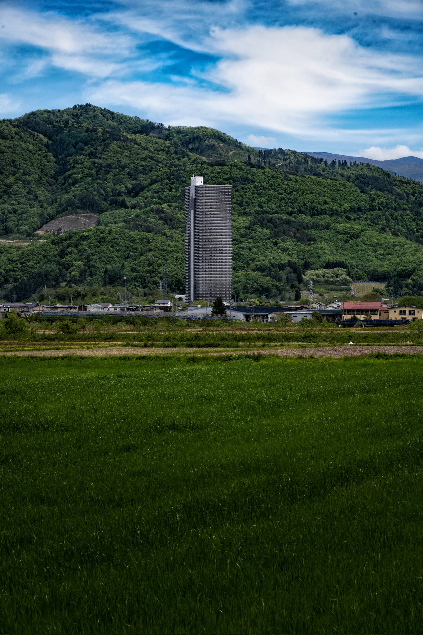 ぁぉ Boothにて廃墟写真集販売中 田舎に建つポツンとタワーマンション T Co 1jscv3yaix Twitter