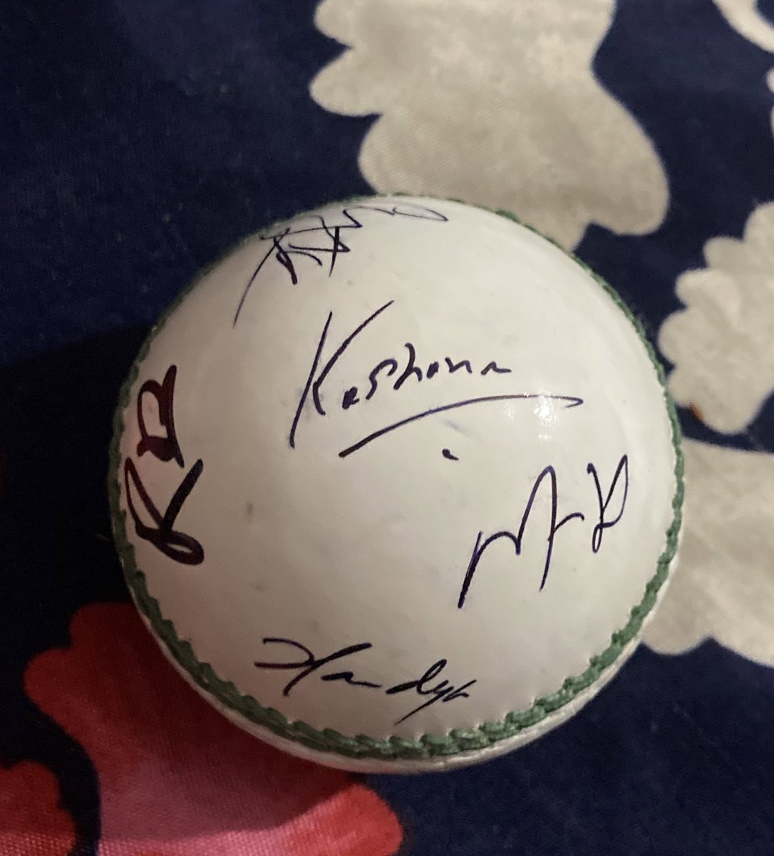 Thank u so much @LucknowIPL 
For a full squad autographed bowl rare one best treasure ❤️
@klrahul @QuinnyDeKock69 @krunalpandya24 @JasonHolder @Avesh_6