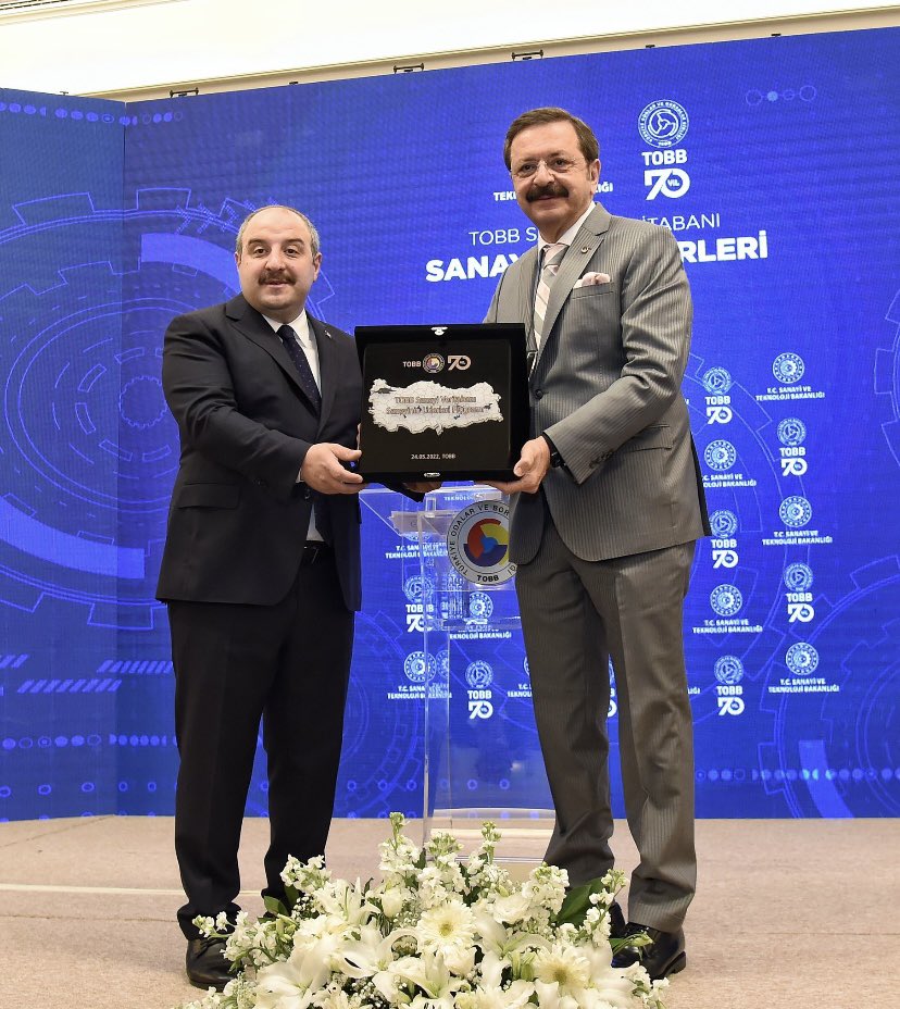 yahyatoplu's tweet photo. Sanayi ve Teknoloji Bakanımız Sn @varank ve TOBB Başkanımız Sn @RHisarciklioglu ile birlikte “TOBB Sanayi Veritabanı  Sanayinin Liderleri Programı”nın Tanıtım Toplantısına katılarak 
90 bin üretici ve 4 bin üründen oluşan TOBB Sanayi Veritabanı verilerinin  analizini takip ettik. https://t.co/5SJf4UZR0G