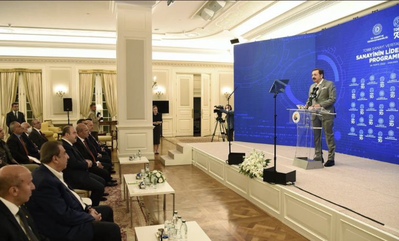 yahyatoplu's tweet photo. Sanayi ve Teknoloji Bakanımız Sn @varank ve TOBB Başkanımız Sn @RHisarciklioglu ile birlikte “TOBB Sanayi Veritabanı  Sanayinin Liderleri Programı”nın Tanıtım Toplantısına katılarak 
90 bin üretici ve 4 bin üründen oluşan TOBB Sanayi Veritabanı verilerinin  analizini takip ettik. https://t.co/5SJf4UZR0G