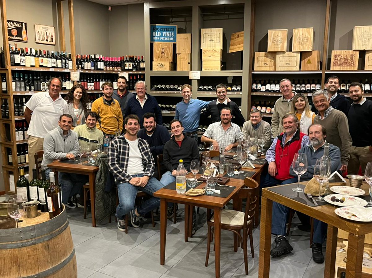 En el día de ayer realizamos el #BrindandoConBrevant, un lindo momento compartido junto a asesores y productores de la zona, algo q hace mucho queremos hacer pero por pandemia lo tuvimos q posponer mas de dos años. Gracias a todos por acompañarnos y vamos por muchos mas. #Brevant