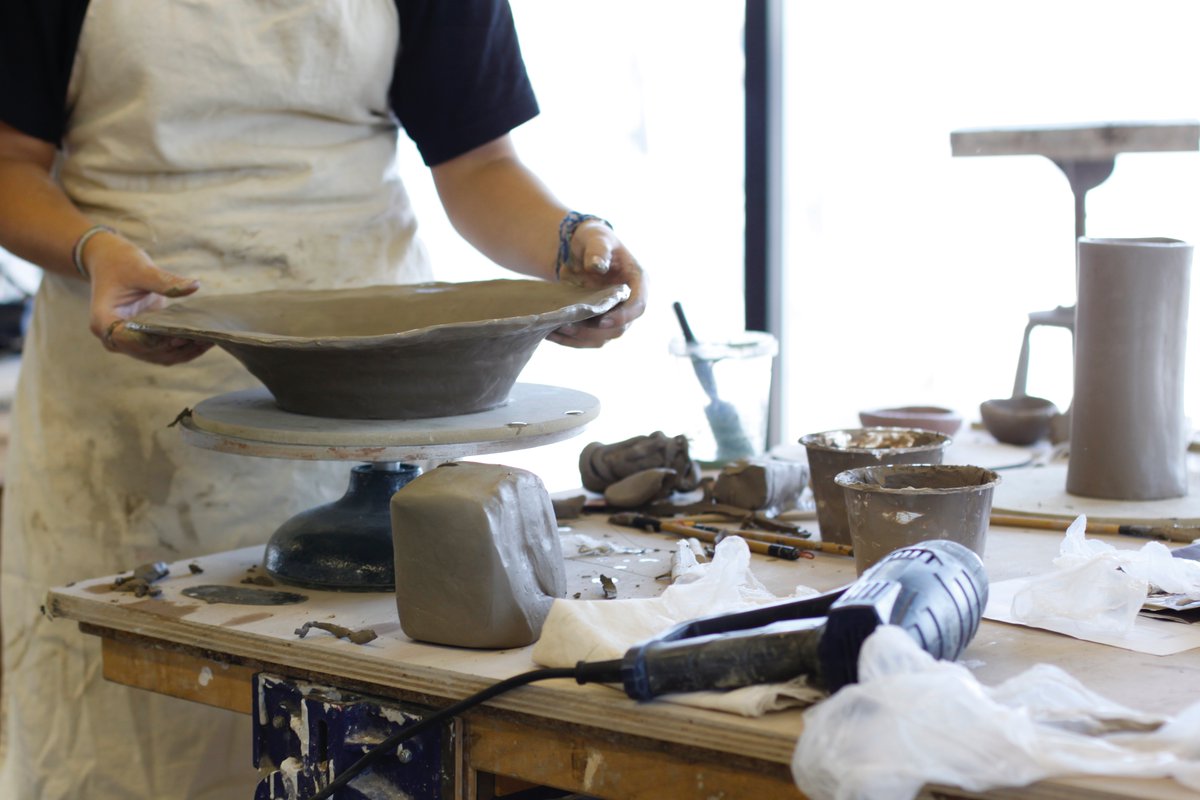 Don't miss out on a whole weekend learning ceramics: 18-19 June.
You'll learn the main ways of making #ceramics through pinching, coiling, slab building &amp; slip decoration. With practical demonstrations &amp; one-to-one tuition from our expert tutor.
Be Bold!
ow.ly/7uRM50JaQ9b
