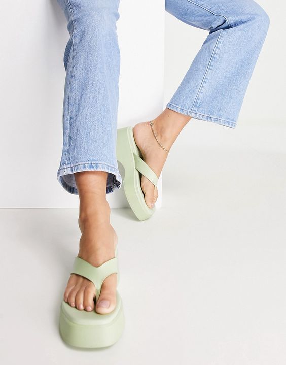 BrandStoreCom's tweet photo. We are loving the summertime colours, which one is your fave? Heels or flatforms?? 👀
Editor's Picks: https://t.co/TS7K0B0xn3
Sandals: Aldo
#sandals #flatforms https://t.co/LfRwjQOGpE