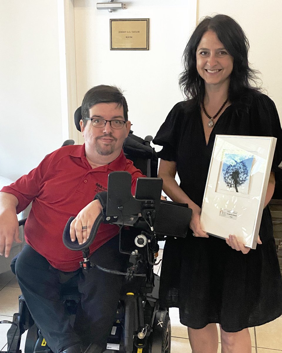 MD_Canada's tweet photo. Jeff Sparks, Director of Volunteer Engagement and Human Resources, is pleased to present Dr. Colleen O’Connell with MDC's  2021 Outstanding Healthcare Partner Award.
For more information on Dr. O’Connell’s impact on the neuromuscular community, visit https://t.co/D9aih1YWrl https://t.co/nK5ehvqQxt