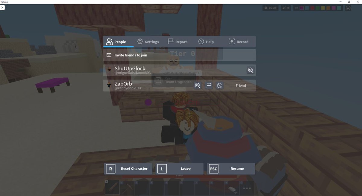 SemsMigz's tweet photo. Is Bedwars Broken again??? @RobloxBedWars 
is this happening to you guys or nah? https://t.co/LsumLv2ACp