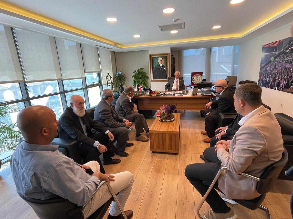 Dünya üzerinde nerede Türk varsa orada olmayı, Türklerin birliğini ve bütünlüğünü savunmayı gaye edinen  kardeş Azerbaycan merkezli Beyaz Harekat heyetiyle hasbihal ettik, çalışmaları hakkında bilgi aldık.
Türk dünyasına hizmet yolunda başarılar diliyoruz.
Var olsunlar.🇹🇷🇦🇿