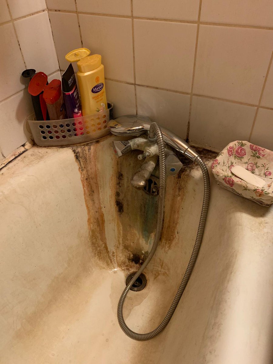LeilaIvorra's tweet photo. En visite chez des habitants de logement social à Beaumont-sur-Oise

On ne peux que constater l'insalubrité dans laquelle ils doivent vivre : l'humidité, les nuisibles, le manque de chauffage... https://t.co/0Lv8DbVso9
