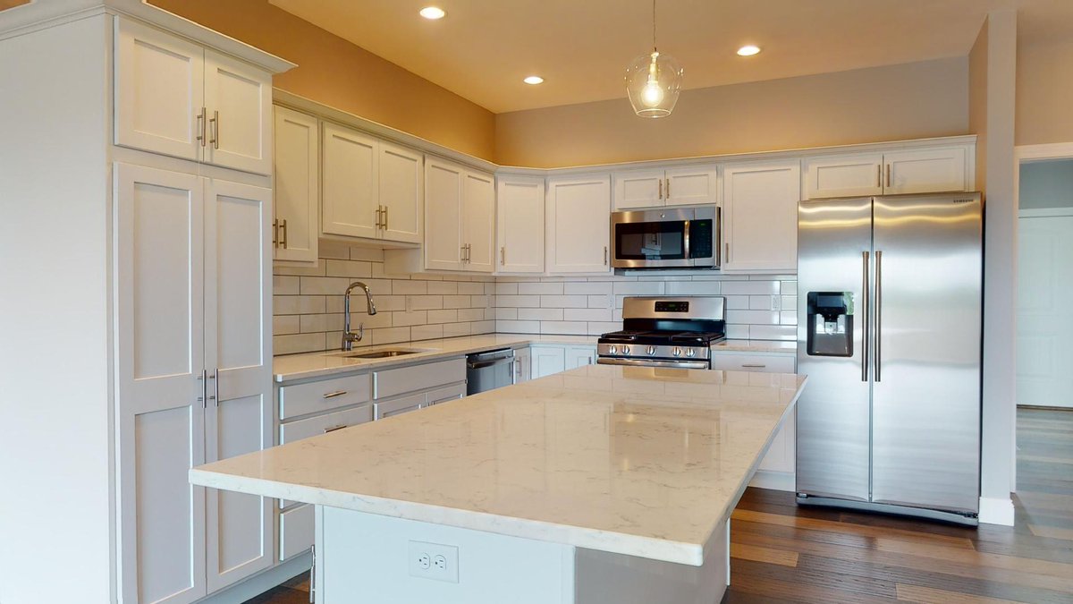 JGkeepitreal's tweet photo. New Price: 4516 Castle Pines Drive, SpfldIL, 3 bed, 2 bath, 1,650 sq. ft. $280,000. Beautiful duplex in Ball-Chatham school district. Quartz countertops, open floor plan, SS appliances. Jerry George (217.638.1360). https://t.co/V8SQGaHFaZ. #duplexforsale #jgteam https://t.co/sT2JXhyFzM