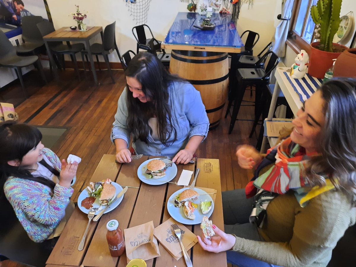 trespecescl's tweet photo. Estamos en 1 proyecto con Actuemos dónde buscando incentivar el consumo de pescados de pesca artesanal en familias con niños
Hemos elaborado calugas de pescado,croquetas y fricandelas. Hicimos degustacion y encuesta...y las mamás quieren saber dónde comprar más #ConectayColabora https://t.co/VKMYo5AbEK