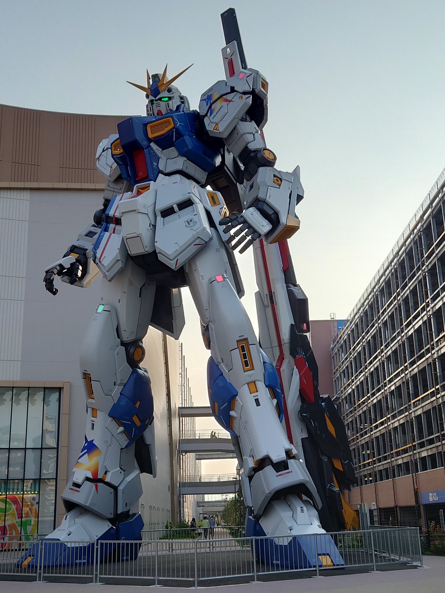 そふぃあ Unicorn鯖 今日はガンダムベースでカラミティガンダムを買って らららぽーとのサイドエフ行ってみたらブースターベッドなる物があったので買って シンウルトラマンの映画を見て と休日らしい休日を過ごして楽しかった 走行距離一日で１６０km超え