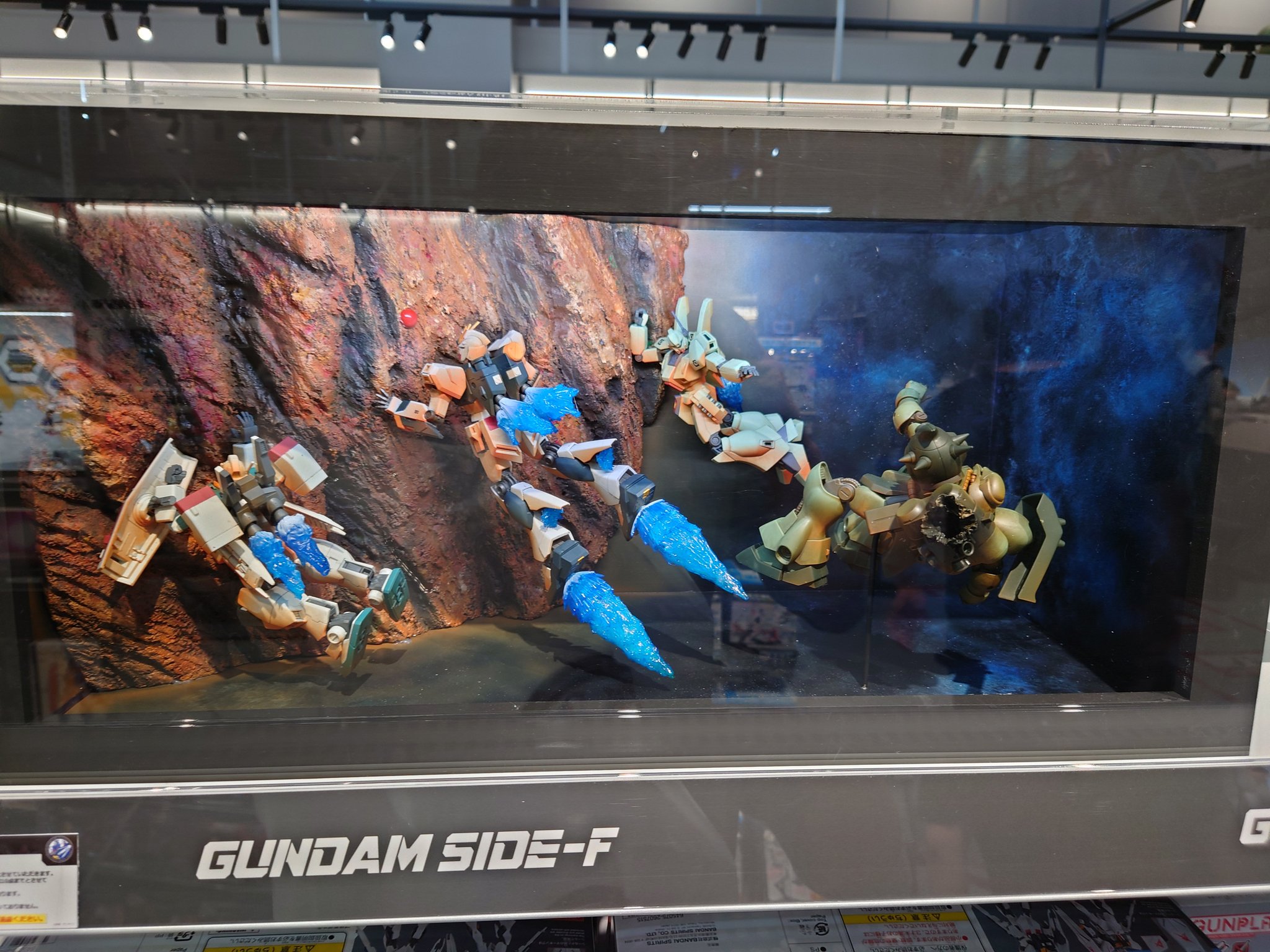 そふぃあ Unicorn鯖 今日はガンダムベースでカラミティガンダムを買って らららぽーとのサイドエフ行ってみたらブースターベッドなる物があったので買って シンウルトラマンの映画を見て と休日らしい休日を過ごして楽しかった 走行距離一日で１６０km超え